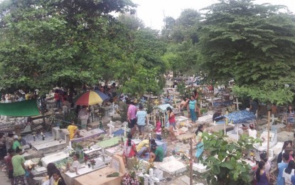 <p><strong>UNDAS SAFETY</strong>. Undated photo shows a cemetery in Cebu City before the Covid-19 pandemic. Emergency Operations Center head Councilor Joel Garganera on Tuesday (Oct. 12, 2021) said the Cebu City government is mulling adopting the proposal of the Archdiocese of Cebu to allow only vaccinated individuals to enter cemeteries for this year's Undas observance. <em>(PNA file photo)</em></p>
