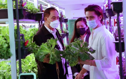 <p><strong>URBAN FARMING.</strong> Agriculture Secretary William Dar leads the inauguration of the country’s first Urban Agri Hydro Hub Learning Center at The Pop Up Katipunan in Quezon City on Wednesday (Oct. 13, 2021). Dar said the facility aims to address food shortages in the country. <em>(DA Comms Group)</em></p>