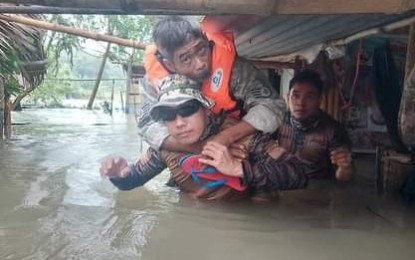<p><strong>SAVING LIVES.</strong> Members of the Philippine Navy's Naval Forces Northern Luzon disaster response and rescue team (DRRT) evacuate flood victims in Luna, La Union on Tuesday (Oct. 12, 2021). The Navy deployed DRRTs to areas in northern Luzon that were severely affected by Severe Tropical Storm Maring. <em>(Photo courtesy of NFNL)</em></p>