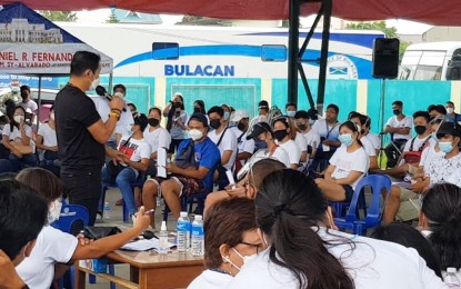 <p><strong>VAX ROLLOUT</strong>. Governor Daniel R. Fernando on Thursday (Oct. 14, 2021) appeals to the Inter-Agency Task Force (IATF) for the Management of Emerging Infectious Diseases to place Bulacan under modified general community quarantine as he notes a decline in Covid-19 cases in the province. The IATF said Bulacan will still be under the stricter modified enhanced community quarantine from October 16-31. <em>(Photo by Manny Balbin)</em></p>