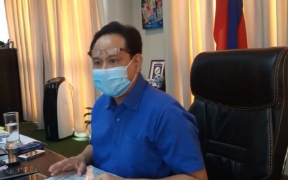 <p><strong>GCQ</strong>. Iloilo Governor Arthur Defensor Jr. on Thursday (Oct. 14, 2021) says the provincial government has a copy of the resolution, placing the province under general community quarantine GCQ) from Oct. 16 to 31, 2021. He will be amending provisions of Executive Order 305 providing guidelines on the MECQ status to GCQ provisions. <em>(PNA photo screenshot from Balita Halin sa Kapitolyo FB page)</em></p>
