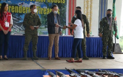 <p><strong>WELCOME BACK.</strong> Officials of the Bukidnon provincial government and the 4th Infantry Division welcome former rebels in a ceremony at Camp Osito D. Bahian, Malaybalay on Tuesday (Oct. 12, 2021). The FRs were each given PHP25,000, a hygiene kit, a sack of rice, a carton of food packs, and were promised houses. <em>(Photo courtesy of 4ID)</em></p>