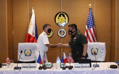 <p>AFP chief-of-staff Gen. Jose Faustino Jr. (right) and US Indo-Pacific Command head Admiral John Aquilino (left) <em>(Photo courtesy of AFP)</em></p>