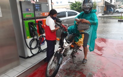 <p><strong>HIKE ANEW.</strong> Oil firms will implement another big-time price increase on petroleum products starting Tuesday (April 26, 2022). After a two-week rollback, they started last week to raise prices in domestic products as oil prices in the global market remain volatile. <em>(File photo)</em></p>