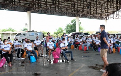 <p><strong>BRIEFING. </strong>TUPAD workers get a briefing from Ilocos Norte Governor Matthew Joseph Manotoc prior to their deployment as contact tracers of Covid-19 in their respective barangays. A caravan is set on Saturday (Oct.16, 2021) to promote DOLE's employment and livelihood services to the grassroot levels. (<em>Photo courtesy of the Provincial Government of Ilocos Norte</em>) </p>