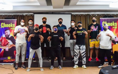 <p><strong>BACK IN BUSINESS</strong>. Representatives from the participating teams in the Chooks-to-Go Pilipinas 3x3 Invitational take a picture together as they gear up for the tournament set on Wednesday (Oct. 20, 2021) at the Laus Events Centre in San Fernando City, Pampanga. The tournament will tip off the new season of the premier professional 3x3 league. <em>(Photo courtesy of Chooks-to-Go)</em></p>