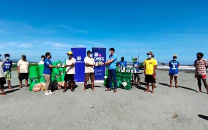 <p><strong>EARLY CHRISTMAS GIFTS.</strong> Members of the Maniboc Fisherfolk Community in Lingayen town, Pangasinan receive fishing materials from SM Pangasinan malls on Monday (Oct. 18, 2021). The project is under SM Supermalls' 100 Ways of Caring to kick start the Christmas countdown.<em> (Photo courtesy of KJ Santiago)</em></p>