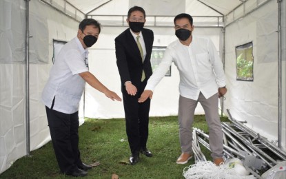 <p><strong>PARTNERSHIP</strong>. Cebu Chamber of Commerce and Industry (CCCI) president Felix Taguiam (left) poses inside a medical tent together with Japanese Consul General in Cebu Toshihide Kawasaki (center) and Asia Pacific Alliance for Disaster Management Philippines (APAD PH) acting president Gilbert Albero. The CCCI, together with APAD PH, funded by the Ministry of Foreign Affairs of Japan, launched the Covid-19 Risk Reduction Project in the province on Oct. 14, 2021. <em>(Photo courtesy of CCCI)</em></p>