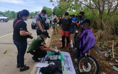 <p><strong>MARIJUANA.</strong> Operatives from the Philippine Drug Enforcement Agency-11 conduct an on-site inventory of evidence confiscated from a drug suspect after a buy-bust operation in Barangay Dahican, Mati City, Davao Oriental on Tuesday (Oct. 19, 2021). Confiscated in the operation were about five kilograms of marijuana worth PHP600,000. <em>(Photo courtesy of PDEA-11)</em></p>