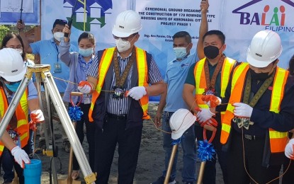 <p><strong>AFFORDABLE HOUSING.</strong> Department of Human Settlements and Urban Development (DHSUD) Secretary Eduardo del Rosario (center) and Koronadal City Mayor Eliordo Ogena (far right) lead the laying of the time capsule for the construction of 170 rowhouse type housing units at the 2.8-hectare Koronadal Cityville Resettlement Project Phase 1 in Barangay New Pangasinan on Thursday afternoon (Oct. 21, 2021). The DHSUD announced an additional PHP20-million grant for the project to augment the PHP50 million already released by the National Housing Authority. <em>(Photo grab from the DHSUD Facebook page)</em></p>