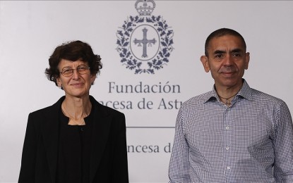 <p>BioNTech co-founders Ugur Sahin (right) and Ozlem Tureci <em>(Anadolu)</em></p>