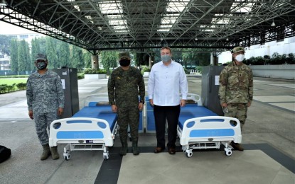 <p><strong>ALLIES.</strong> AFP chief, Gen. Jose Faustino Jr. (2nd from left), receives two ICU beds from US Embassy in Manila Acting Deputy Chief of Mission, David Gamble (2nd from right), during a turnover ceremony in Camp Aguinaldo, Quezon City on Monday (Oct. 25, 2021). The US government's donation includes a total of 30 ICU beds and 10 PPE sets worth around PHP2.08 million. <em>(Photo courtesy of AFP)</em></p>