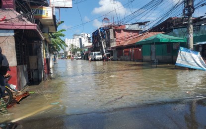 <p><strong>AFTERMATH.</strong> Some streets remain flooded in Davao City on Tuesday (Oct. 26, 2021) after a heavy downpour the night before. The Davao City Disaster Risk Reduction and Management Office said 850 families had to evacuate. <em>(PNA photo by Che Palicte)</em></p>