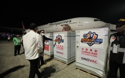 <p><strong>STEADY SUPPLY.</strong> Three million doses of Sinovac Covid-19 jabs arrive via a Philippine Airlines flight on Sunday (Oct. 24, 2021). Two million doses were government-procured while one million were donated by China. <em>(PNA photo by Avito C. Dalan)</em></p>