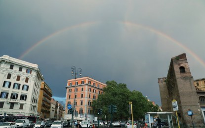<p>Photo taken on Sept. 8, 2021 shows a rainbow over the city in Rome, Italy. <em>(Xinhua/Cheng Tingting)</em></p>