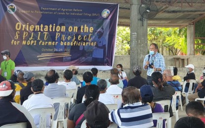 <p><strong>SPLITTING LAND TITLES.</strong> Provincial Agrarian Reform Officer II Jamil Amatonding Jr. (standing, right) of the Department of Agrarian Reform in Agusan del Sur leads the Oct. 26 to 29 orientation of the Support to Parcelization of Lands for Individual Titling Project in San Francisco, Agusan del Sur. The four-year project will cover around 3,174 collective Certificate of Land Ownership Awards consisting of 54,000 hectares of land in the province. <em>(Photo courtesy of DAR-ADS)</em></p>
<p> </p>