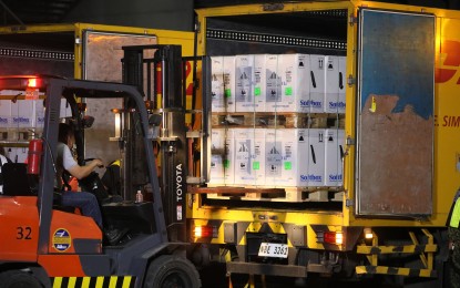 <p><strong>ROAD TO 100M DOSES.</strong> Boxes of newly delivered Pfizer vaccine are loaded onto a truck shortly after arrival at the airport on Wednesday (Oct. 27, 2021) night. The Philippines is expected to reach its immediate goal of having 100 million doses of Covid-19 vaccines in its inventory Thursday night with the delivery of more Pfizer and AstraZeneca vaccines. <em>(PNA photo by Avito C. Dalan)</em></p>