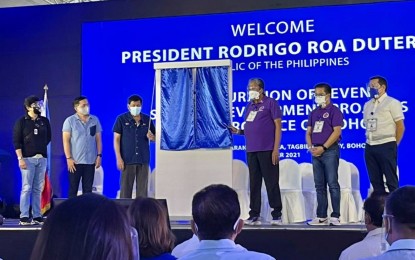 <p><strong>IMPROVED BOHOL PORTS.</strong> President Rodrigo Duterte and Transportation Secretary Art Tugade (3rd and 4th from left) lead the simultaneous inauguration of seven improved Bohol seaports in Tagbilaran City on Friday (Oct. 29. 2021). Duterte said the seven ports will secure opportunities for tourism and the economy. <em>(Photo courtesy of Art Tugade Facebook)</em></p>
