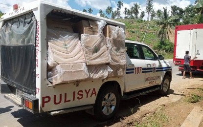 <p><strong>SEIZED.</strong> Fifty boxes of suspected smuggled cigarettes are loaded into a police vehicle at a checkpoint in Barangay Baloyboan, Pagadian City, Zamboanga del Sur on Friday (Oct. 29, 2021). The truck driver and his aide failed to show documents that would prove their shipment is legal. <em>(Photo courtesy of Jazel Lagumbay/MalindangPH Facebook)</em></p>