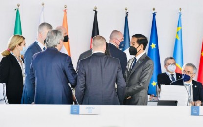 <p><strong>GLOBAL ECONOMIC RECOVERY.</strong> President Joko Widodo (standing-right) during the economic and global health session of the G20 Summit in La Nuvola, Rome, Italy, on Saturday (Oct. 30, 2021). Widodo called for the acceleration of a global economic recovery that is strong, inclusive, and sustainable at the economic and global health session of the G20 Summit in La Nuvola, Rome, Italy. <em>(ANTARA/HO-Presidential Secretariat Press Bureau)</em></p>