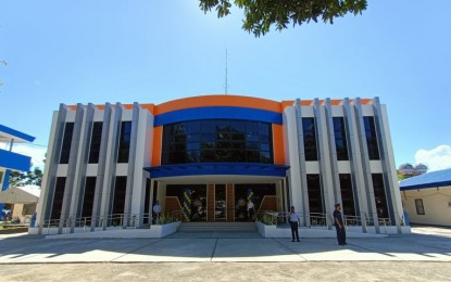 <p><strong>NEW BUILDING.</strong> The newly-inaugurated PHP50-million regional headquarters of the Philippine Coast Guard in Western Visayas on Monday (Nov. 8, 2021). Department of Transportation Secretary Art Tugade, who led the inauguration, said it was funded under the convergence project of the Department of Public Works and Highways.<em> (PNA photo by PGLena)</em></p>