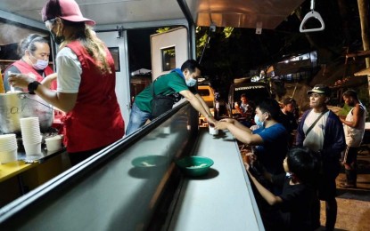 <p><strong>HOT MEALS.</strong> The Davao City government's "Kusina ng Bayan" mobile food truck serves hot meals to residents affected by flooding on Wednesday (Nov. 10, 2021). The city government has evacuated around 9,000 families to temporary shelters due to flooding after rivers swelled due to torrential rains. <em>(Photo courtesy of City Government of Davao Facebook Page)</em></p>