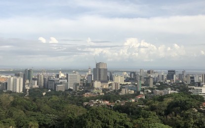 <p><strong>CEBU SKYLINE.</strong> Photo shows the skyline of Cebu City, a bustling economic hub in southern Philippines. Cebu Landmasters Inc. on Friday (Nov. 12, 2021) cited the improving business climate in Cebu, an indication of economic recovery amid the pandemic.<em> (PNA file photo by Carlo Lorenciana)</em></p>