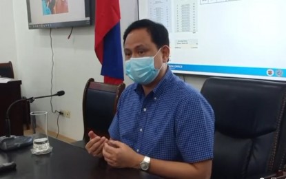 <p><strong>A2 VACCINATION</strong>. Iloilo Governor Arthur Defensor Jr. said the provincial government will refocus its vaccination program to reach out to more senior citizens. In his regular press conference on Thursday (March 3, 2022), he said the vaccination coverage for the elderly is low, citing vaccine hesitancy and access among the reasons. <em>(PNA file photo)</em></p>