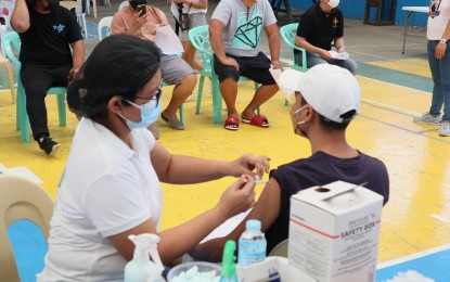 <p><strong>VAX ROLLOUT</strong>. Negros Oriental continues to vaccinate its constituents against the Covid-19 to meet the quota set by the Department of Health in Central Visayas of 25,000 vaccinees a day. The Provincial Health Office is now accepting walk-ins at its mega vaccination site at the Macias Sports Complex in Dumaguete City, the provincial capital (as shown in this undated photo). <em>(Photo from the Facebook page of the provincial government of Negros Oriental)</em></p>
