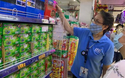 <p><strong>SAFETY COMPLIANCE</strong>. Department of Trade and Industry 6 (Western Visayas) officer in charge, Assistant Director Felisa Judith Degala, checks the label of Christmas lights sold in the market in Iloilo back in November 2021. In an interview on Thursday (Nov. 10, 2022) she urged the public to be vigilant when buying Christmas lights for indoor use. <em>(File photo courtesy of DTI-Iloilo)</em></p>