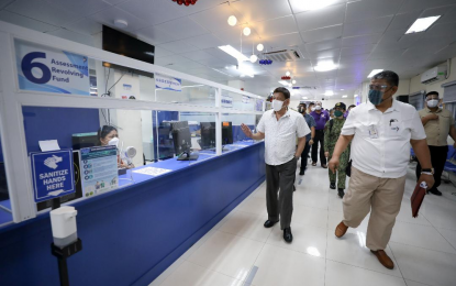 <p><strong>INTERCONNECTIVITY.</strong> President Rodrigo Roa Duterte inspects the Port Integrated Clearance Office inside the Port Operations Building Complex of the Philippine Ports Authority at the Makar Wharf in Barangay Labangal, General Santos City on Nov. 22, 2021. Duterte said the completion of the port project will greatly boost the interconnectivity and revive the agro-industrial and eco-tourism prospects of Southern Mindanao. (Presidential photo by Alberto Alcain)</p>
