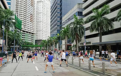 <p><strong>MORE ACTIVE LIFESTYLE.</strong> Residents flock to the Emerald Avenue as Barangay San Antonio, Pasig reimplemented its car-free Sunday starting on Nov. 21, 2021. Barangay safety officers were present to ensure health protocols are observed. <em>(Photo courtesy of Barangay San Antonio, Pasig)</em></p>
