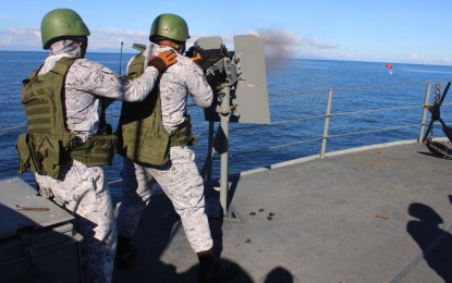 <p><strong>TESTFIRE</strong>. Two sailors from the Philippine Navy man a machine gun in a test-firing activity onboard the Patrol Craft 396 BRP Abraham Campo in the seawater off Camotes Islands in Cebu province on Wednesday (Nov. 24, 2021). A notice to all mariners was issued prior to the live-fire exercise by the Naval Task Force 50.<em> (Photo courtesy of Naval Forces Central's Public Affairs Office)</em></p>