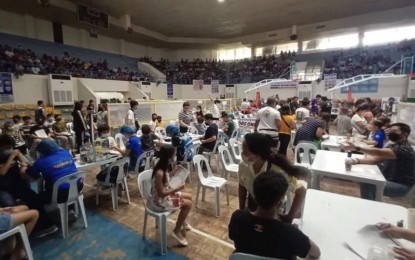 <p><strong>NAT'L VACCINATION DRIVE</strong>. Residents flock to the Mandaue Sports Complex at the start of the National Vaccination Days on Monday (Nov. 29, 2021). Although confronted with some glitches such as lack of computers in Cebu City, officials are optimistic that they can vaccinate their target number of individuals for the three-day Covid-19 immunization drive. <em>(Photo courtesy of Mandaue City PIO)</em></p>