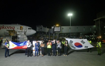 <p><strong>SOKOR VAX DONATION.</strong> A total of 539,430 doses of the AstraZeneca vaccine, donated by the South Korean government, arrive at the Ninoy Aquino International Airport on Tuesday night (Nov. 30, 2021). Philippine vaccine czar, Secretary Carlito Galvez Jr., thanked the Korean government for their contribution to the country's fight against Covid-19.<em> (PNA photo by Robert Oswald Alfiler)</em></p>