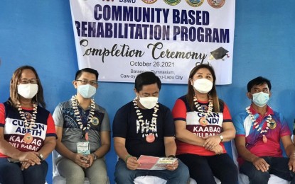<p><strong>REHAB PROGRAM</strong>. File photo shows Mayor Junard Chan (center) attending a completion ceremony of Lapu-Lapu City's community-based rehabilitation program on Oct. 26, 2021. Garry Lao (second from left), Lapu-Lapu City's anti-drug czar, on Wednesday (Dec. 1, 2021) said the city will partner with PDEA and House of Hope in organizing a drug rehabilitation program for 'small-time drug offenders'.<em> (Photo courtesy of Garry Lao)</em></p>