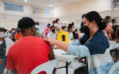 <p><strong>HIGH TURNOUT</strong>. More than 12,000 individuals were inoculated against Covid-19 in the first two days of the national vaccination drive in the City of San Fernando, Pampanga. The City Health Office (CHO) said that on Nov. 29 and 30, 2021, a total of 6,878 and 5,842 individuals, respectively, received jabs in all the local vaccination sites.<em> (Photo courtesy of the City Government of San Fernando)</em></p>