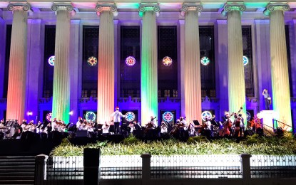 <p><strong>BACK ON STAGE.</strong> The Philippine Philharmonic Orchestra performs live at the Manila Central Post Office at Liwasang Bonifacio on Friday (Dec. 3, 2021). The members admitted being nervous after nearly two years of not facing a live audience. <em>(PNA photo by Jess Escaros)</em></p>