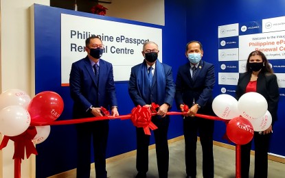 <p><strong>OPENING DAY.</strong> The Philippine ePassport Renewal Center in Los Angeles, California opens on Friday (Dec. 3, 2021). The first such facility in North America was inaugurated by (from left) Foreign Affairs Undersecretary for Civilian Security and Consular Affairs Brigido Dulay, Foreign Affairs Secretary Teodoro Locsin Jr., Consul General Edgar Badajos, and VFS outsourcing company head of operations for the US Sonia Dhayagude. <em>(Photo courtesy of PCG-LA)</em></p>