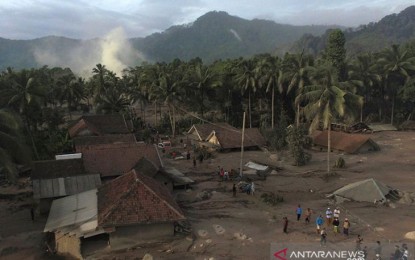 <p>An aerial photo of a residential area affected by materials spewed by Mount Semeru at Sumberwuluh village, Lumajang District, East Java, on Sunday (Dec. 5, 2021). <em>(ANTARA FOTO/Zabur Karuru/pras)</em></p>