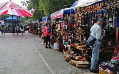 <p><strong>HELPING SMALL BIZ.</strong> Micro, small, and medium enterprises in Baguio City have been allowed to use the Igorot Park in Burnham Park from December 1 to 24 to display and sell their products during the Christmas season. The activity is part of the initiative to help the small entrepreneurs rebound from the economic losses due to the coronavirus disease 2019 (Covid-19) pandemic.<em> (PNA photo by Liza T. Agoot)</em></p>