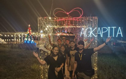 <p><strong>CAFE, FOOD HUB</strong>. Mawi Rillorta Jr. (right) and Rozelle Benedito (left) pose with their staff in front of their cafe, ag.KAPI.ta, in the middle of a rice field in Mangatarem town, Pangasinan. The cafe is gaining popularity not just in Pangasinan but in neighboring towns and regions. <em>(Photo by Enzo Austria)  </em></p>