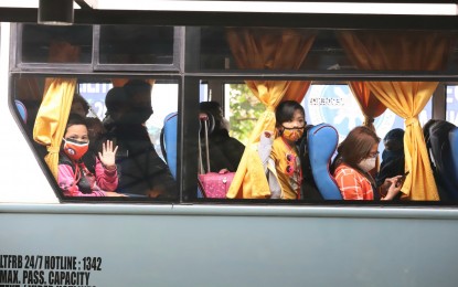 <p><strong>PROVINCE-BOUND.</strong> Balik Probinsya, Bagong Pag-asa Program beneficiaries return to their provinces to start life anew on Tuesday morning (Dec. 7, 2021). Forty-three went home to Ilocos Sur, La Union, and Iloilo provinces. <em>(PNA photo by Robert Oswald P. Alfiler)</em></p>