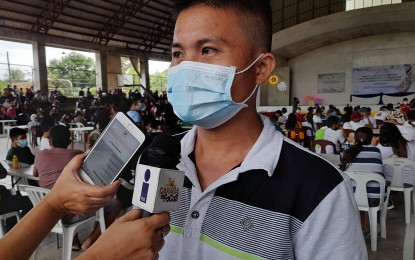 <p><strong>GRATEFUL.</strong> Marcelo Tejano, 31, a former rebel from Barangay Alubihid, Buenavista, Agusan del Norte thanks the government for the livelihood assistance he received in a distribution activity in the province on Tuesday (Dec. 7, 2021). A total of 145 former rebels and 15 associations from conflict-affected areas in Agusan del Norte received PHP7.2 million in financial aid from the government through the Department of Social Welfare and Development. <em>(PNA photo by Alexander Lopez)</em></p>