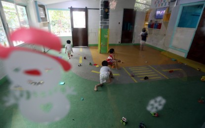 <p><strong>PLAYTIME.</strong> Children play inside a room at the Concordia Children's Services on Tuesday (Dec. 7, 2021). As part of its yearly reaching out activities, the News and Information Bureau has donated boxes of goods to the institution. <em>(PNA photo by Joseph Razon)</em></p>