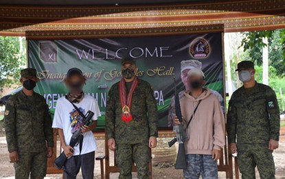 <p><strong>COMBAT OPERATION.</strong> Two followers of Abu Sayyaf Group (ASG) "Amir" Radullan Sahiron (2nd from left and 2nd from right, respectively) surrendered Monday as the military is on continuous pursuit operation against Sahiron's group in Patikul, Sulu. Maj. Gen. William Gonzales, 11th Infantry Division commander (center), announced Wednesday (Dec. 8, 2021) that two followers of Sahiron and a soldier were killed in a series of clashes earlier in Barangay Danag, Patikul. <em>(Photo courtesy of 11ID)</em></p>