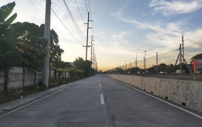 <p><strong>NEW SERVICE ROAD.</strong> The 1.2-km. new Meycauayan East Service Road was formally opened to the public on Friday (Dec. 10, 2021). With a PHP294 million budget, the two-lane service road serves as an alternative route for those traveling between the cities of Meycauayan and Valenzuela in Bulacan bypassing MacArthur Highway. <em>(Photo by Manny Balbin)</em></p>