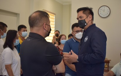 <p><strong>VIP.</strong> Presidential Communications Operations Office Secretary Martin Andanar (right) meets with local officials at the office of Quezon Mayor Poling Lorenzo in Bukidnon’s Third District on Dec. 6, 2021. Andanar assured local officials the Duterte administration will support their fight against Covid-19. <em>(Photo courtesy of Quezon, Bukidnon Facebook)</em></p>