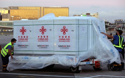 <p><strong>FIRST DELIVERY.</strong> The Philippines’ first Covid-19 vaccines are 600,000 doses of Sinovac donated by China on Feb. 28, 2021. The following day, the country began its nationwide inoculation program, initially vaccinating front-line medical workers. <em>(PNA file photo by Avito Dalan)</em></p>