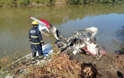 <p><strong>CRASHED.</strong> A training plane crashes at a fishpond in Barangay Telbang Alaminos City, Pangasinan on Dec.15, 2021.  A pilot instructor died on the spot while his student was injured. <em>(Photo courtesy of BFP Alaminos City/ PIA Pangasinan)</em></p>